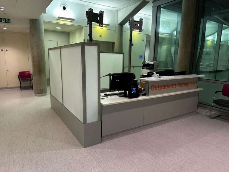 Modular hospital reception screens installed at UCLH Macmillan Cancer Centre using the T3 system